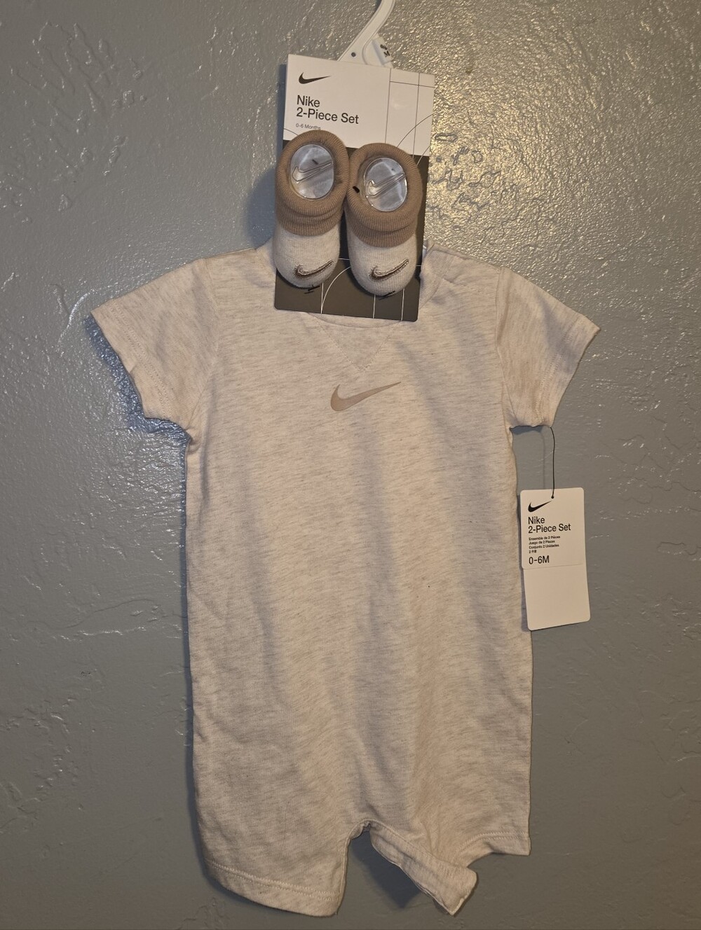 Nike baby onesie with socks Neutral 0-6 Mos New - Picture 1 of 4